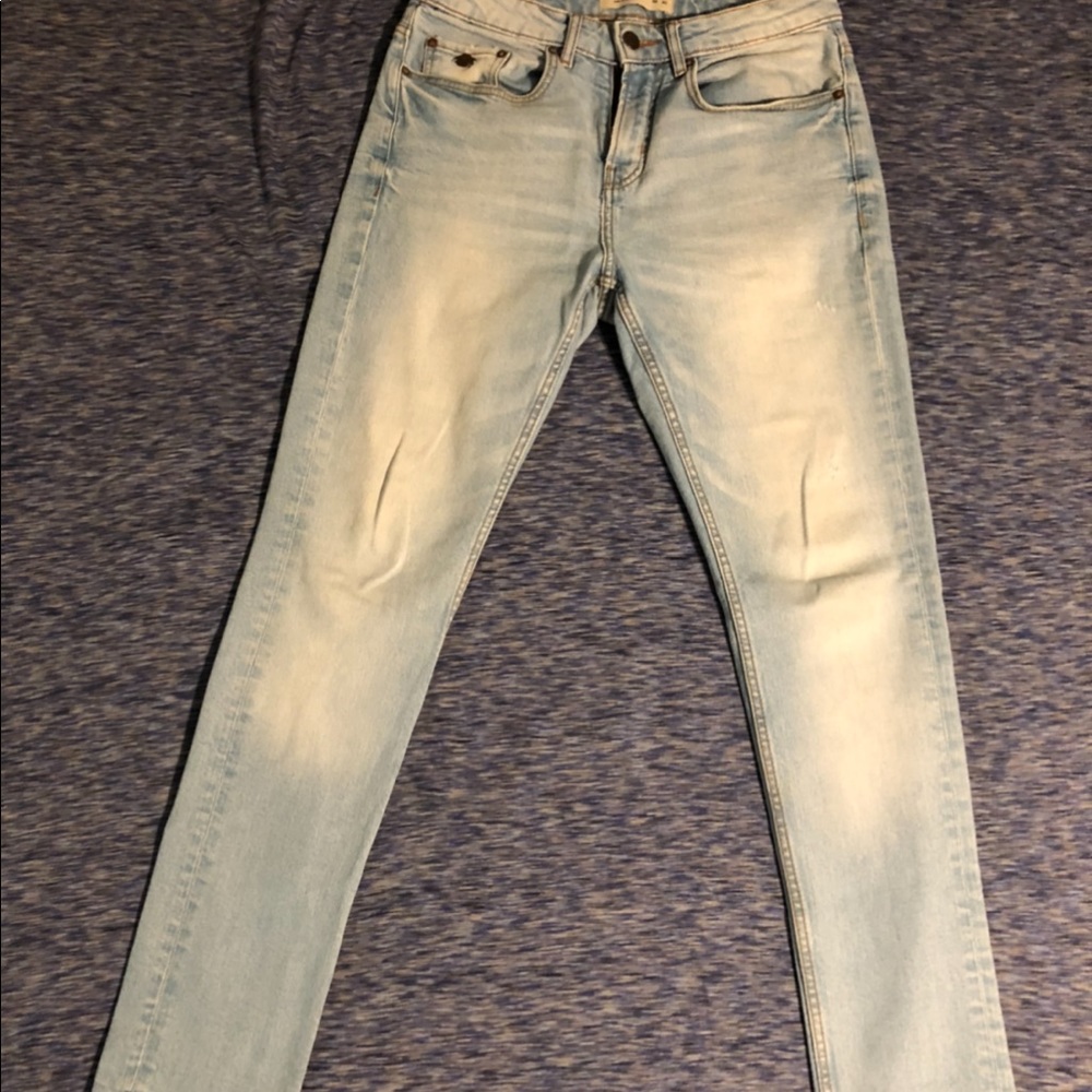 Light wash slim fit jeans